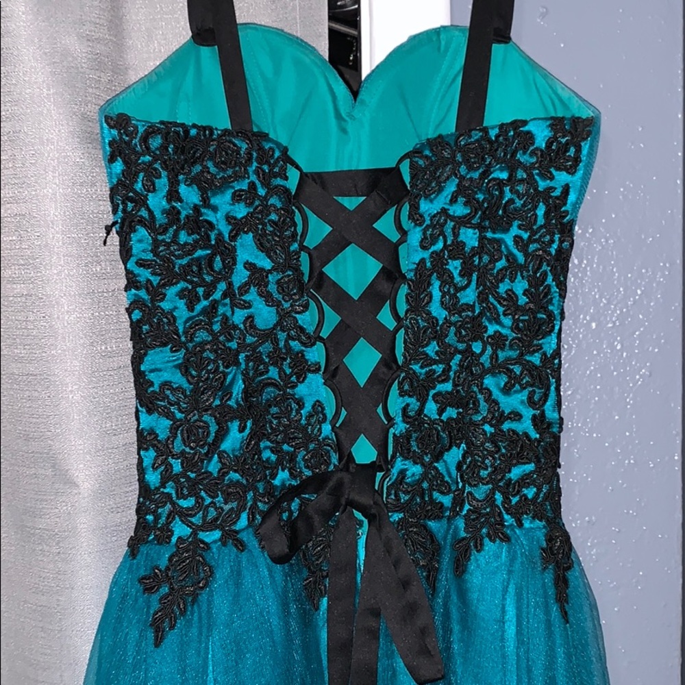 PROM DRESS - Picture 3 of 3